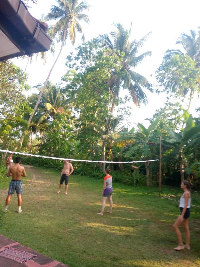 Siri Medura Surf Yoga Meditation Guesthouse And Hostel Weligama Exterior photo